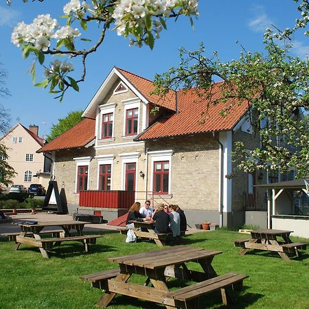 Ahus B&B Och Vandrarhem Bagian luar foto