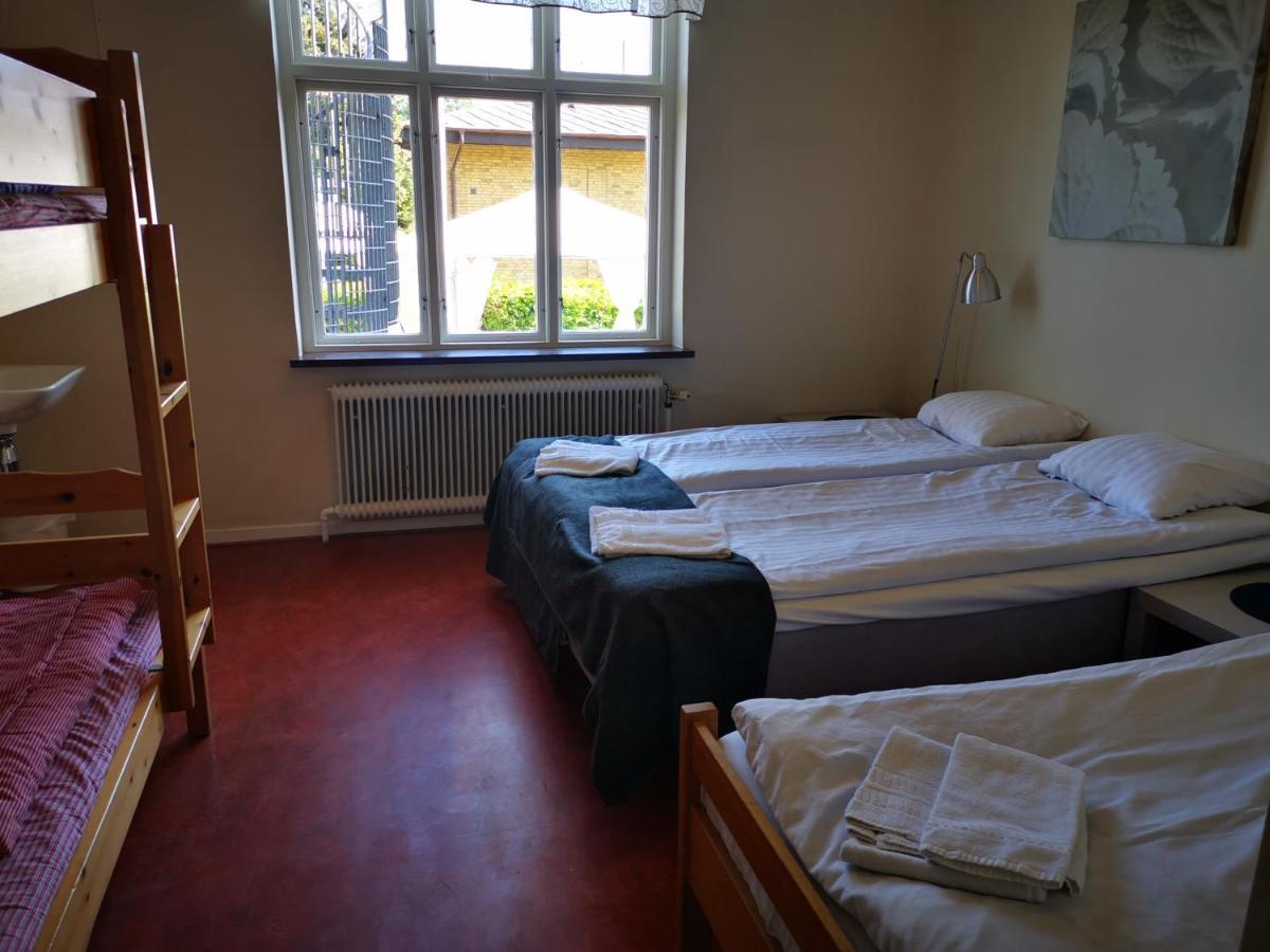 Ahus B&B Och Vandrarhem Bagian luar foto