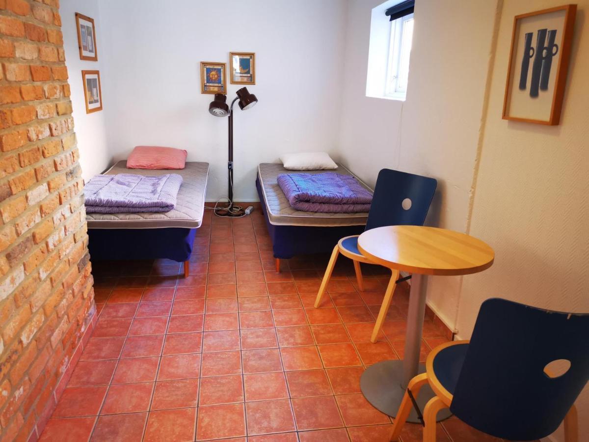 Ahus B&B Och Vandrarhem Bagian luar foto
