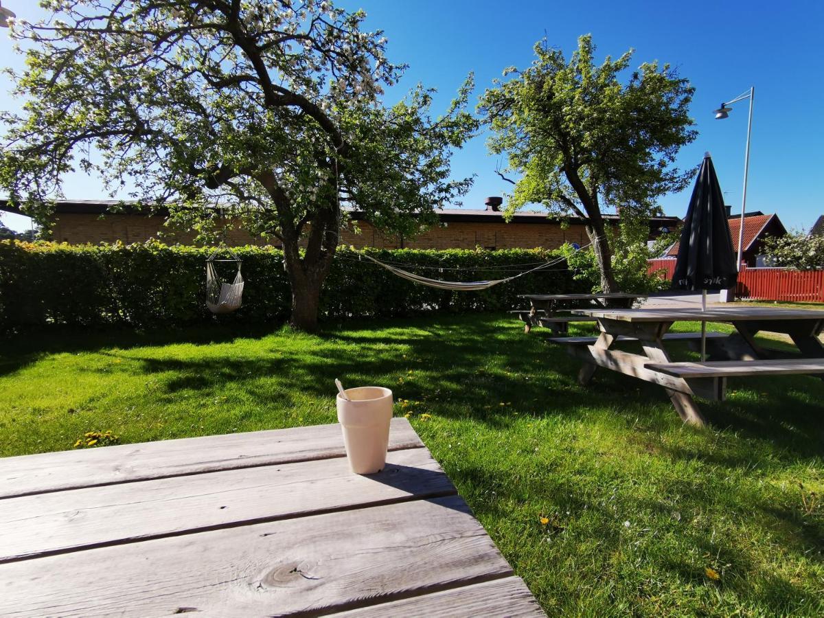 Ahus B&B Och Vandrarhem Bagian luar foto
