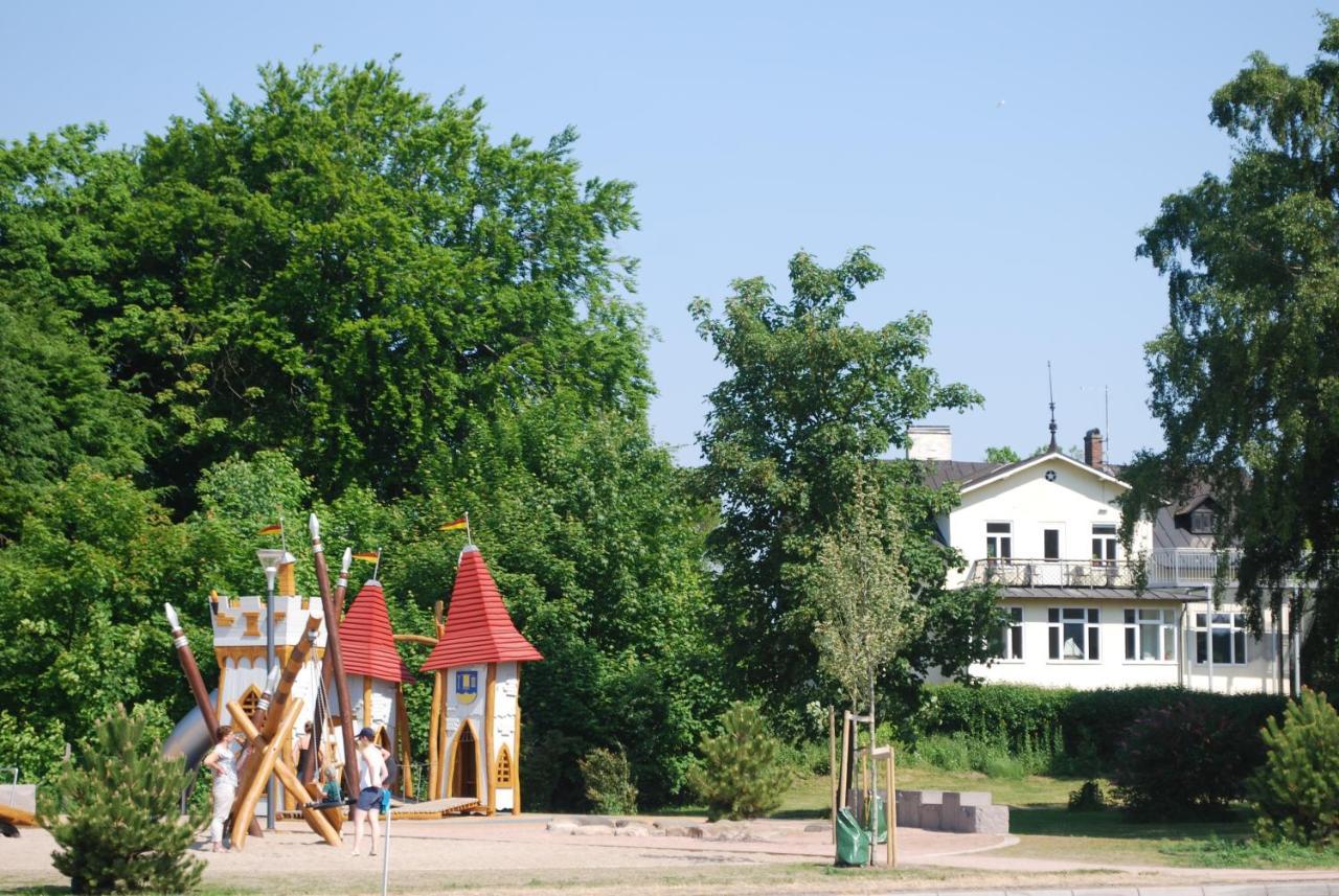 Ahus B&B Och Vandrarhem Bagian luar foto