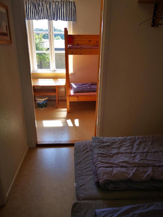 Ahus B&B Och Vandrarhem Bagian luar foto