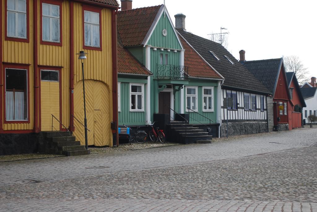 Ahus B&B Och Vandrarhem Bagian luar foto