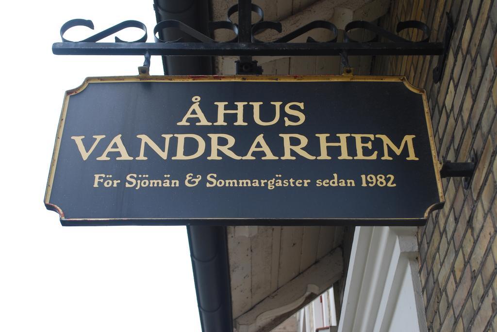 Ahus B&B Och Vandrarhem Bagian luar foto