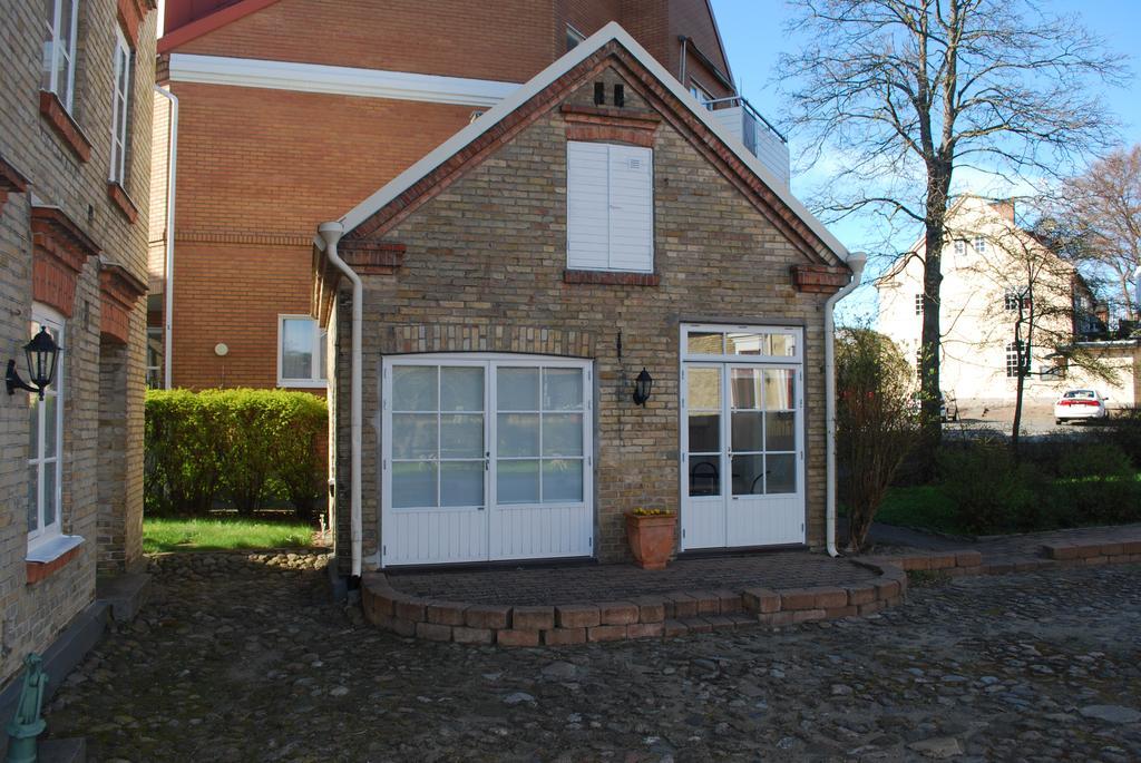 Ahus B&B Och Vandrarhem Bagian luar foto