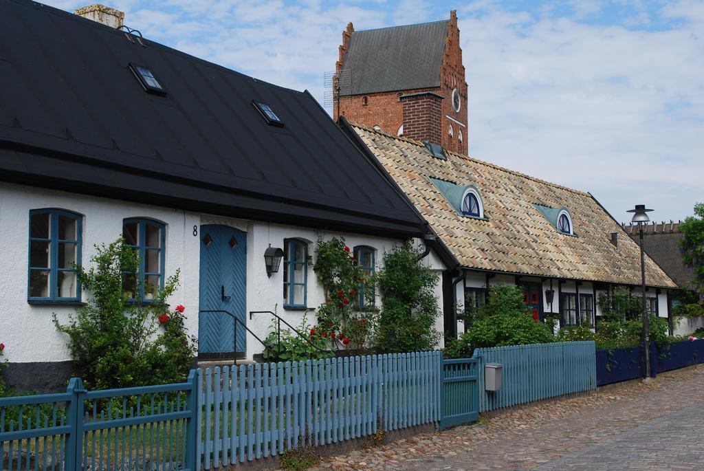 Ahus B&B Och Vandrarhem Bagian luar foto