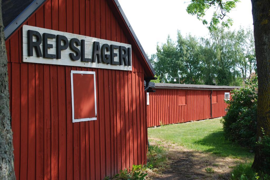 Ahus B&B Och Vandrarhem Bagian luar foto