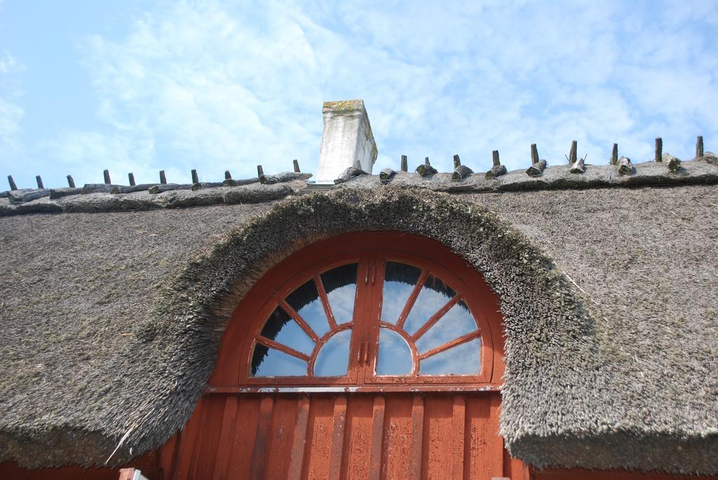 Ahus B&B Och Vandrarhem Bagian luar foto