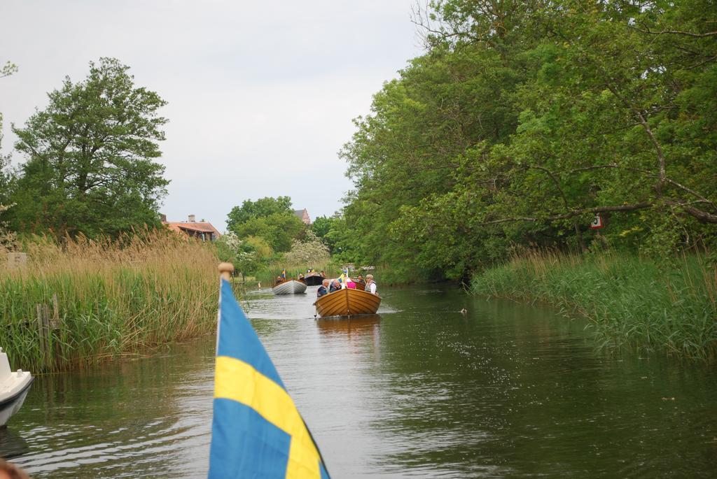 Ahus B&B Och Vandrarhem Bagian luar foto