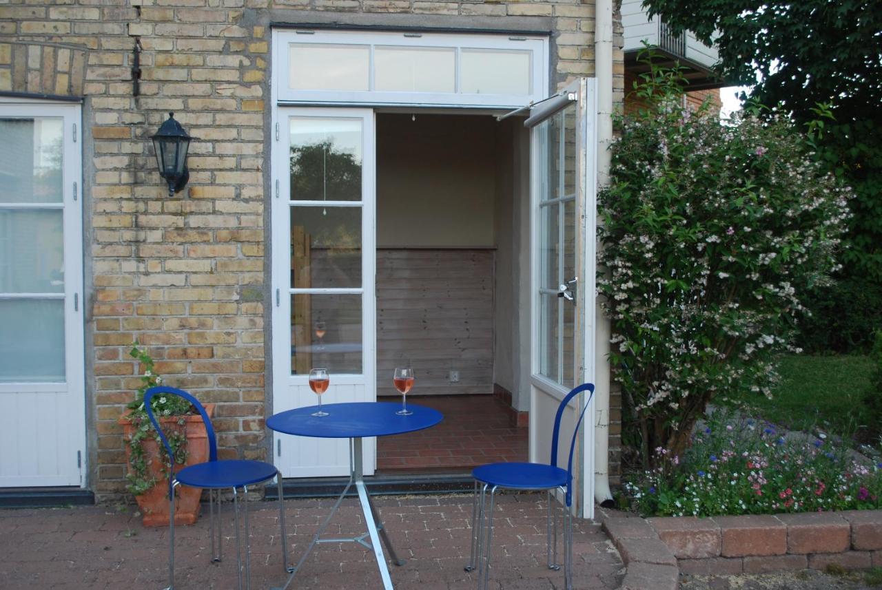 Ahus B&B Och Vandrarhem Bagian luar foto