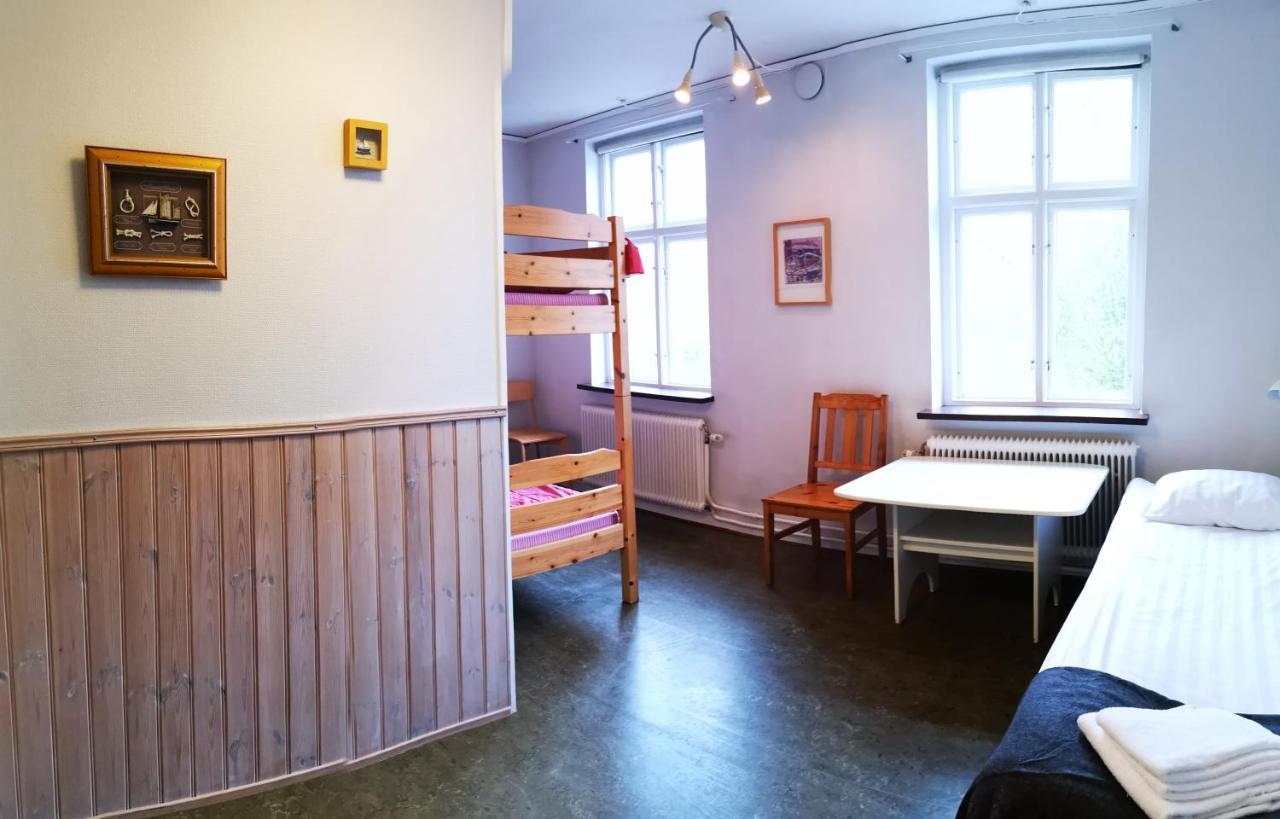 Ahus B&B Och Vandrarhem Bagian luar foto